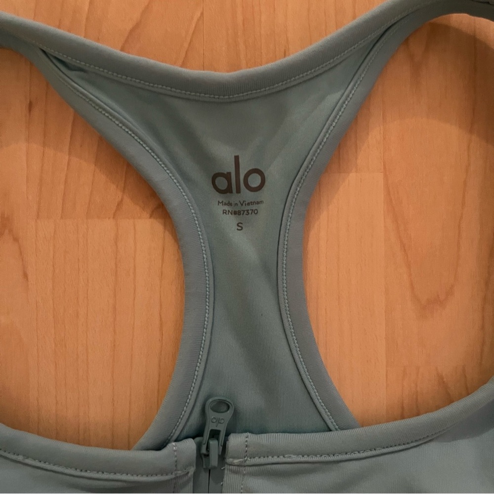 NWOT! ALO Yoga 'Speed Bra' - Picture 8 of 8